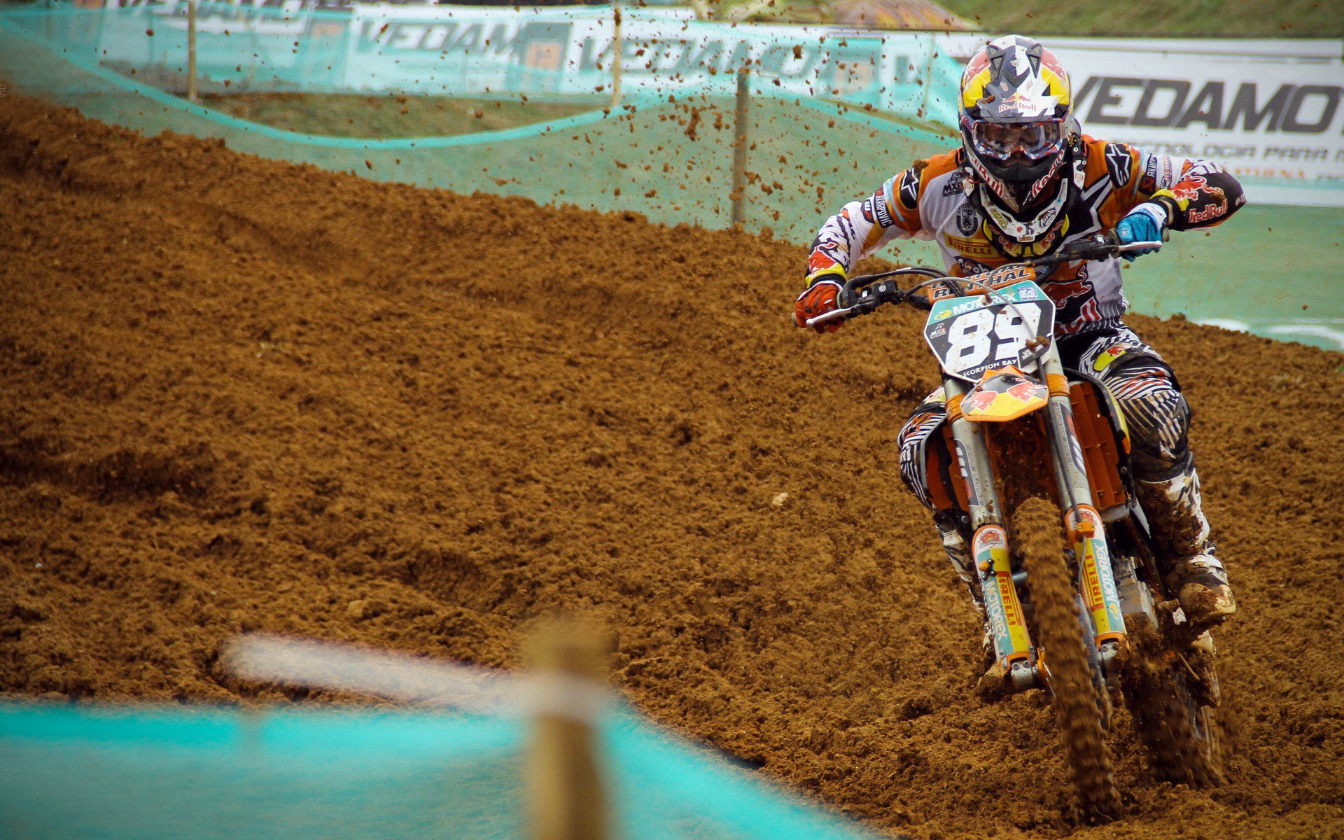 爱游戏体育官网-田径赛场焦点！法国队对阵葡萄牙队，体能极限考验，赛场硬仗一触即发